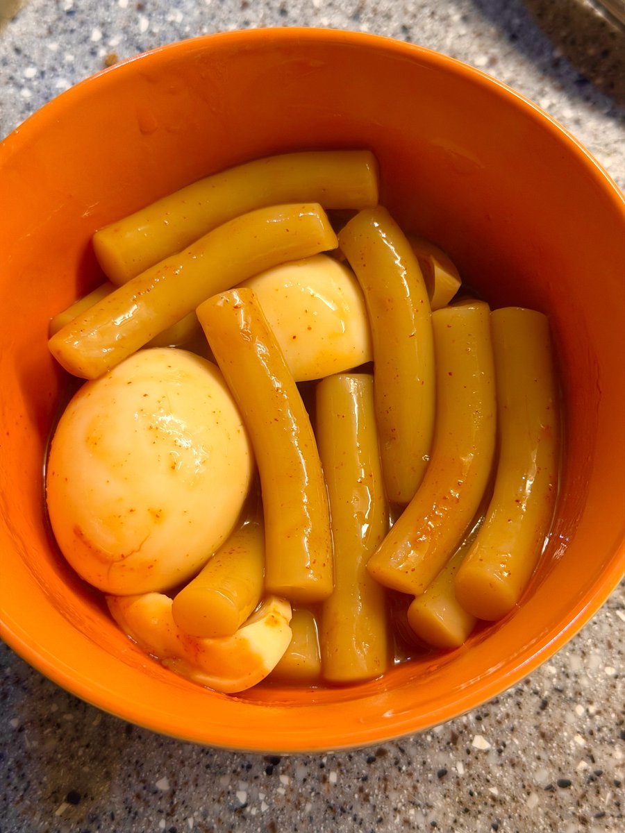 daegullbab's tweet photo. 떡볶이 만들었어요 
깃쫄깃쫄 농담곰 식감 밀떡
맛나 https://t.co/AG04MXSjHb