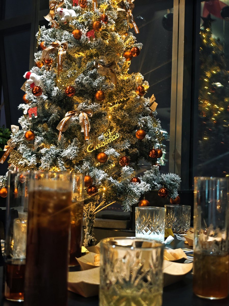3Oa1XtuqOi8ySDX's tweet photo. Counting down to Christmas Eve! Hot cocoa, twinkling lights, and cozy vibes only – let the holiday magic begin! https://t.co/qxn0tH5cjR