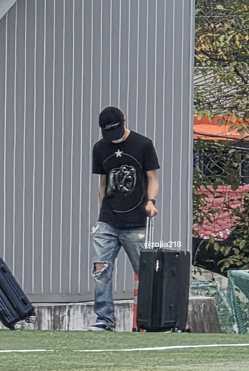 Zojia218's tweet photo. 잘가.. https://t.co/dnqW9ulqea