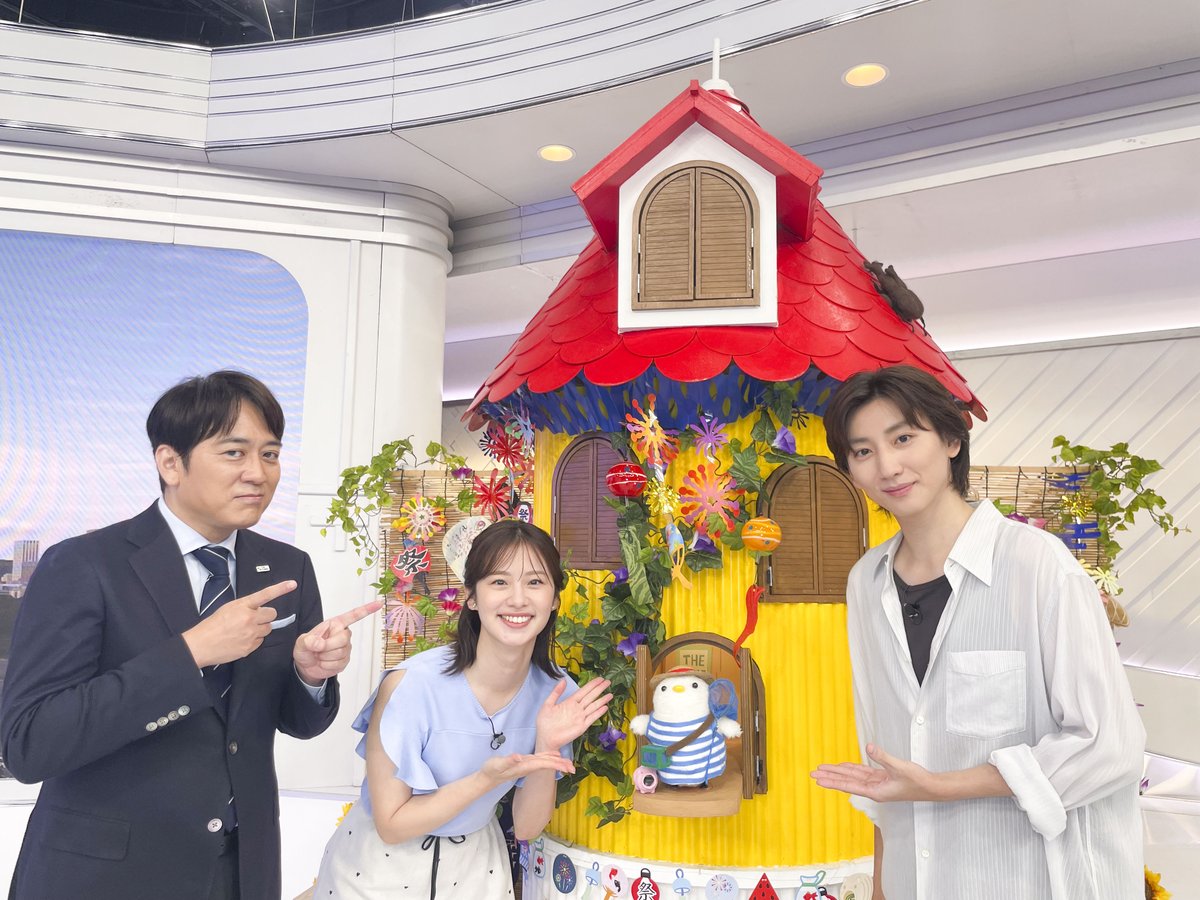 THETIME_TBS's tweet photo. 🐣🐣🐣

／
#京本大我 さんがサプライズで遊びにきたよ📸✨
＼

まさかの街頭インタビューをきっかけに
スタジオ生出演が実現❗️📺

🐥.｡oO（#アズミ のラブコールが届いて良かった😊✨）

#thetime_tbs
#SixTONES
@TAIGA_KYOMO33 https://t.co/vV1AEHqMme