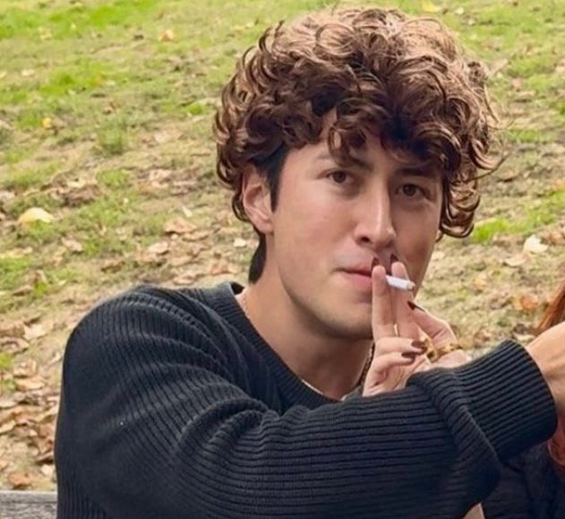moonshelfstar's tweet photo. who do you fink gave you the curls 💔 https://t.co/G1XDfYp5BH