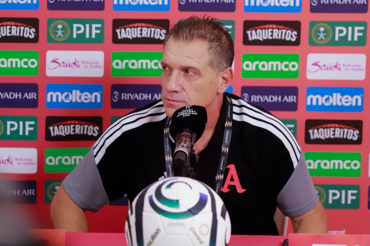 AlianzaFC_sv's tweet photo. 🗣️ 𝐑𝐨𝐛𝐞𝐫𝐭𝐨 𝐏𝐨𝐦𝐩𝐞𝐢: “Estamos clasificados, pero todavía no hemos logrado nada. Nuestro gran objetivo es meternos en la Concachampions. Para eso nos falta un paso más, pero ahora había que ganar.”

“Escuchamos algunas declaraciones por ahí, pero siempre digo que las palabras se las lleva el viento. Siempre lo he dicho: somos una liga inferior, es verdad, pero en la cancha somos 11 contra 11. Y si tenemos 11 guerreros como los tenemos nosotros, vamos a cualquier lado.”

#AlianzaFC #CopaCentroamericana 🅰️
