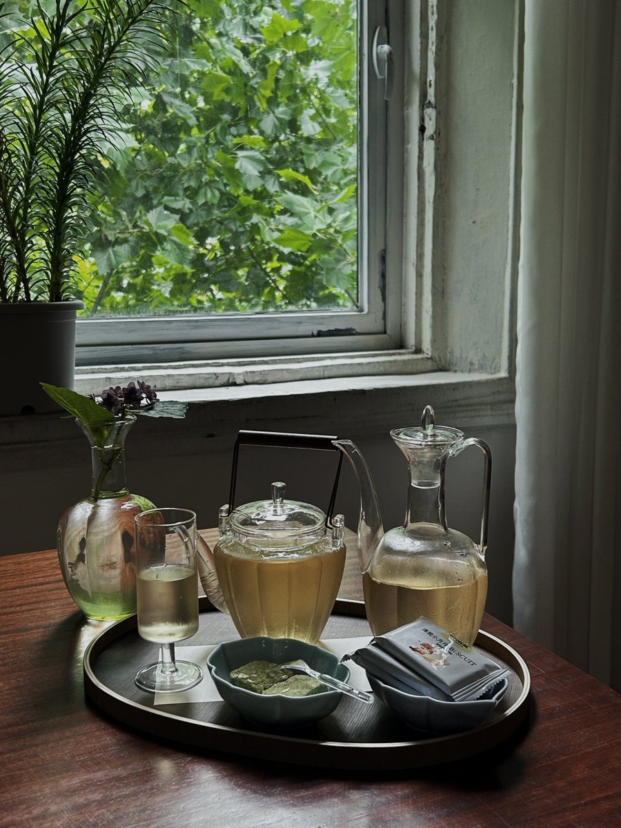 Tttpou1's tweet photo. Just made a warm cup of milk tea while the rain taps on the window—lazy Sunday vibes hit different. https://t.co/YVwCErrfiM
