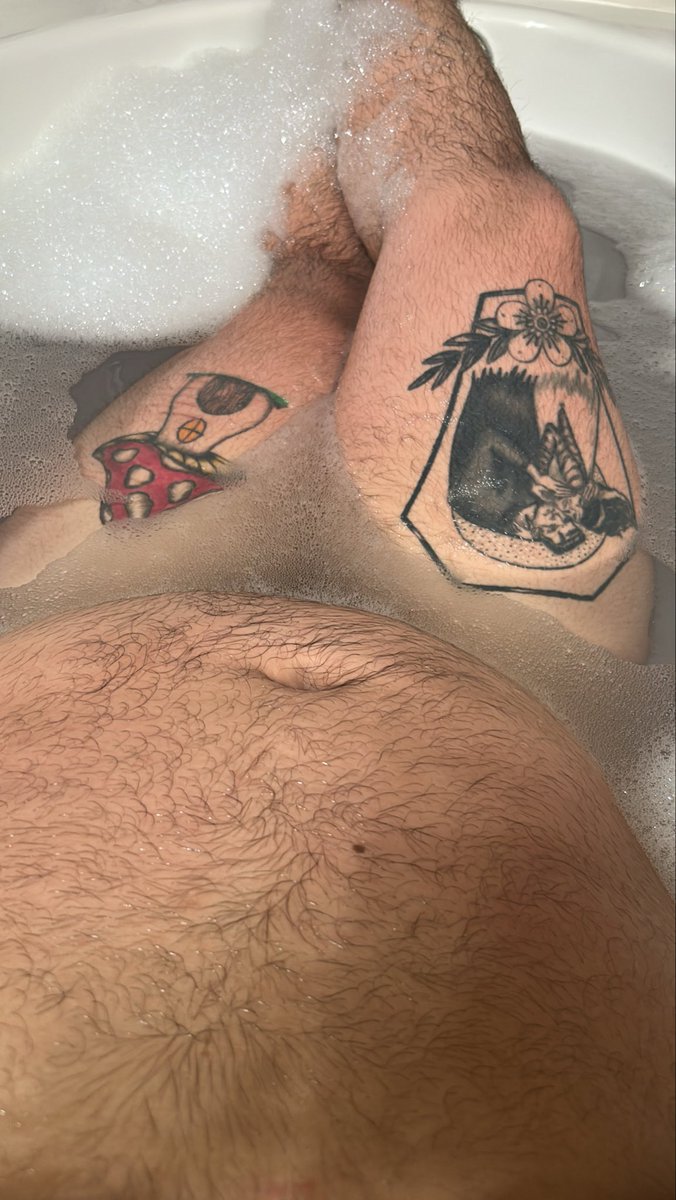 acidmartyr's tweet photo. Come take a bath with Daddy. 
.˚◦○🫧 🛁˚○•
#nsfwtwtًً #transman #fatboy #tummy #piercedandtatted https://t.co/jE5uUGKA8h