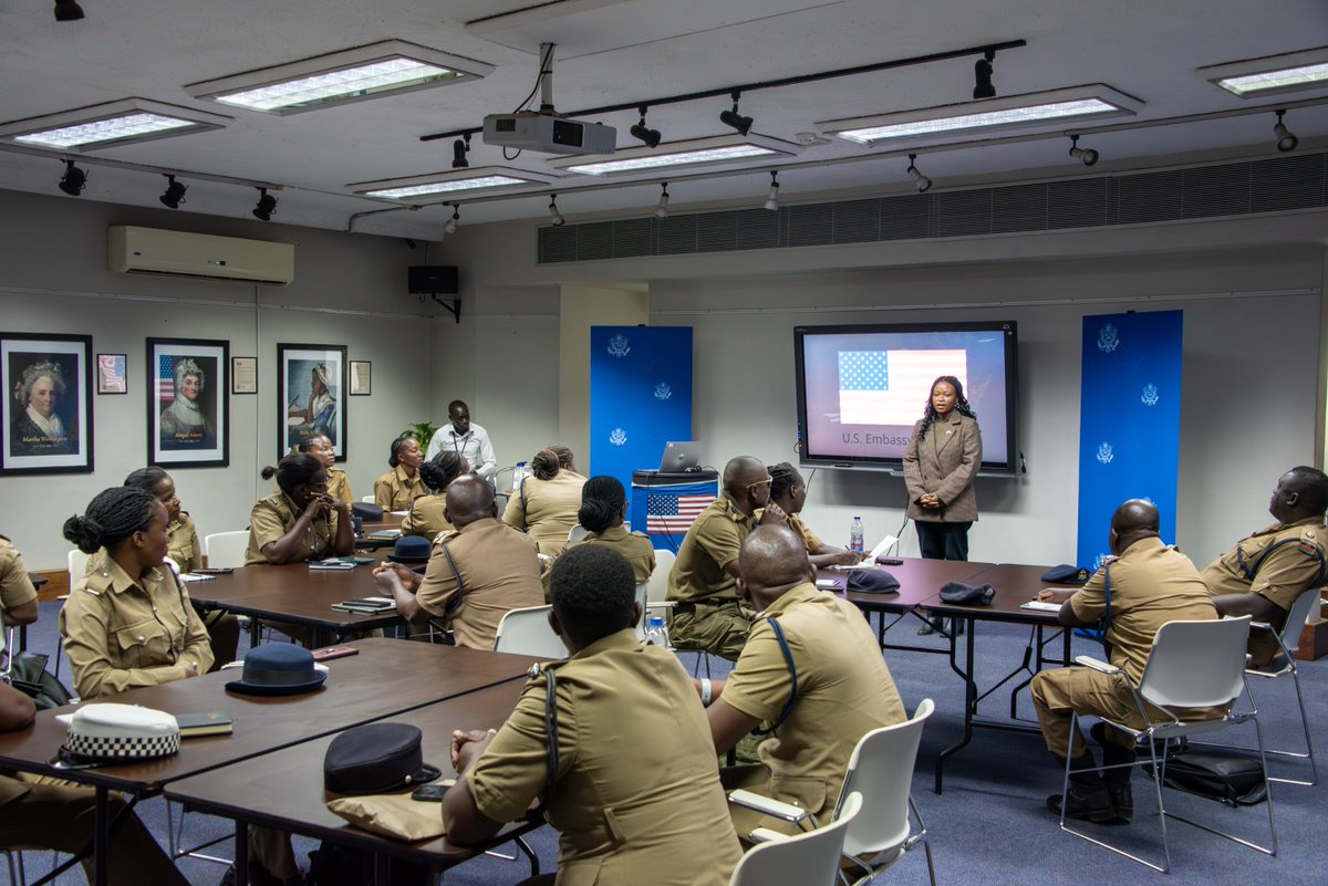 USEmbassyLLW's tweet photo. We welcome officers from the @malawi_police for a month-long training in professional English communication led by @WashFellowship alumnus MacFarlene Mseteka. It will strengthen their writing, presentation, and use of AI to enhance communication. #USAinMalawi #Pachibale https://t.co/6xiWty4Mc6