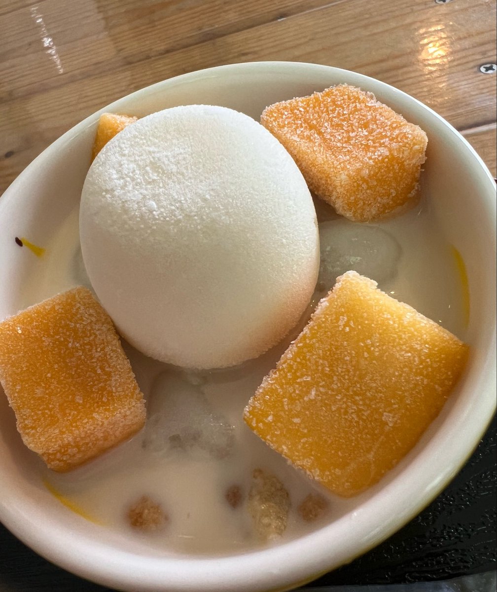 Pocchan7373's tweet photo. 冷たいもん食べて一休み〜♪冷凍マンゴー美味しい☺️ https://t.co/HPAxxVvIOg