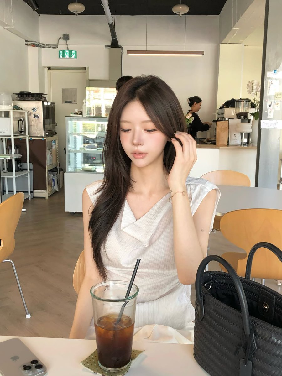 chaechae14_'s tweet photo. #협찬 호캉스 다녀왔어요 ‧₊˚ 🛋️

창문 넘어 보이던 
청계천과 남산 뷰가 너무 예뻤던 곳이에요 !

일정상 멀리 여행 못가서 너무 아쉬웠는데
서울에서도 이런 여유를 즐길 수 있다니 • • ♥… https://t.co/W9I6DtKm5V