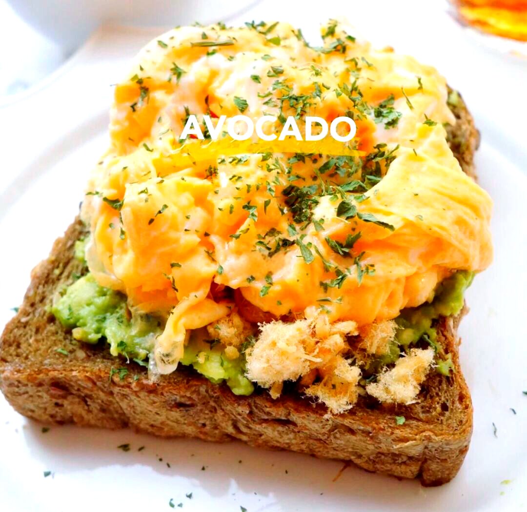 KEENNYDY's tweet photo. A 5-minute veggie egg toast with avocado u0026 cherry tomatoes – high protein, low carb, perfect post-workout fuel for your weight loss journey!， https://t.co/UqvrGl6X0k