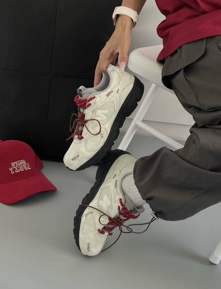 S_HangerLuck's tweet photo. カスタムされたNew Balanceとんでもなく可愛いな⁉️ https://t.co/FfaVPKJbrM