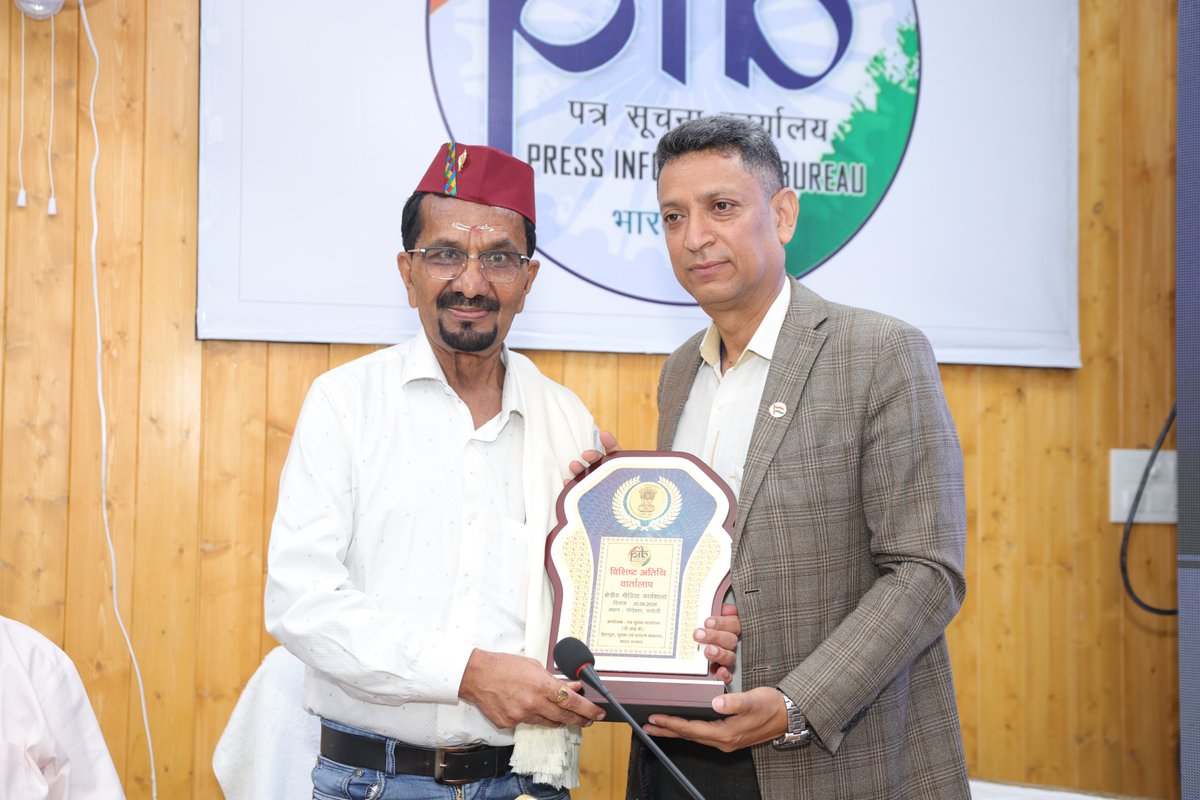 PIBDehradun's tweet photo. पीआईबी देहरादून द्वारा ��ोपेश्वर (चमोली) में क्षेत्रीय मीडिया कार्यशाला ‘वार्तालाप’ का आयोजन
महिला, किसान व युवा सशक्तिकरण की योजनाओं की प्रामाणिक जानकारी जन-जन तक पहुँचाने की पहल।
#PIBDehradun #Vartalap #Chamoli https://t.co/viUAMrrTcr