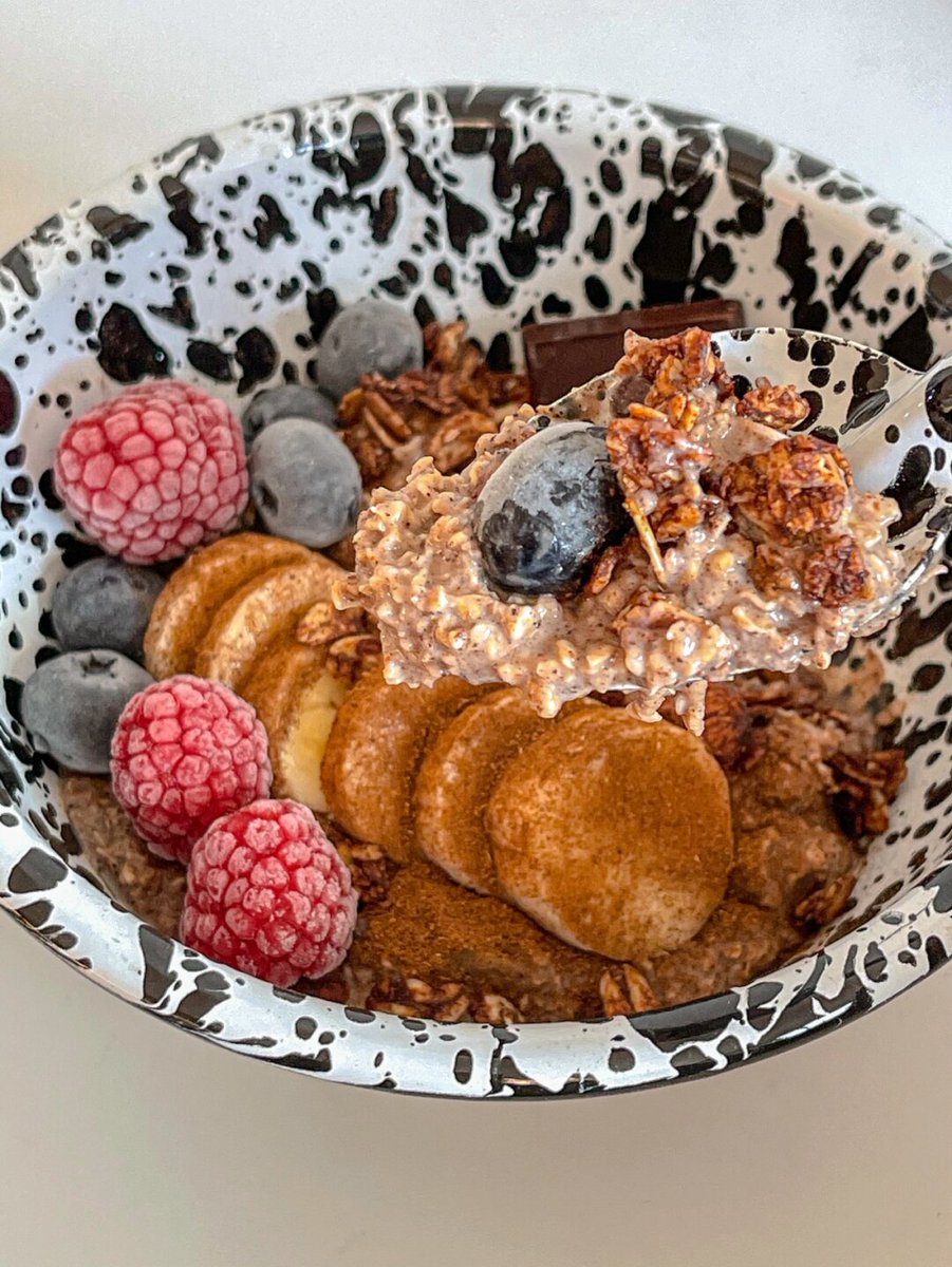 AryMarsella's tweet photo. Try this 5-min protein-packed oatmeal bowl for your daily meal! Loaded with chia seeds, sliced banana and a sprinkle of cinnamon, it keeps you full and supports fat loss. ， https://t.co/c8pi42shdE
