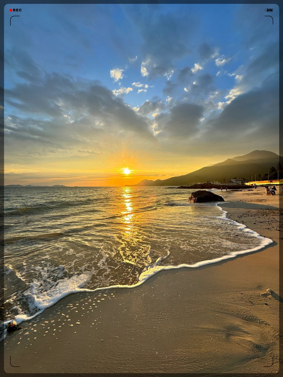 HamidullahHS's tweet photo. Just stumbled on a hidden coastal cove at sunrise—waves crashing soft, seagulls gliding slow, no crowds, just pure magic  #TravelWonders， https://t.co/xS1C6RmCG1