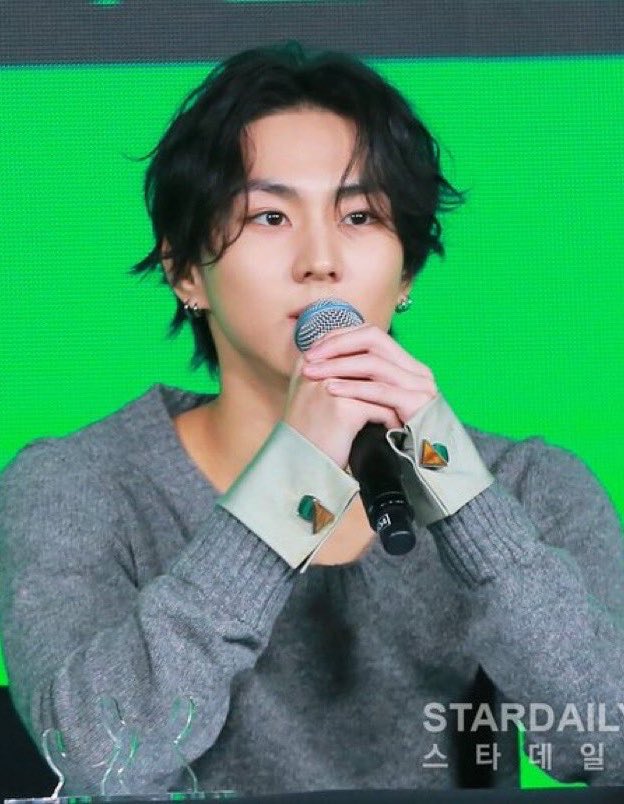 hourlyjaeyunki's tweet photo. #JUNGWON press conference the sin : bliss

👤: Bagaimana perubahan anggota dalam grup memengaruhi album baru ini? 

🐈: Jadi, sekarang kami kembali dengan 6 member dan ini adalah comeback pertama kami setelah adanya perubahan dalam grup. Hal yang selalu kami pikirkan adalah fokus pada hasil akhir album dan performanya. Jadi, ketika kami merekam album ini, kami tidak terlalu memikirkan jumlah membernya, tetapi kami hanya ingin menghasilkan yang terbaik entah itu dari segi performa yang bagus atau suara yang bagus. Hal-hal itulah yang benar-benar kami fokuskan, dan seperti itulah kami mempersiapkan album ini. 

WELL SAID, LEADER JUNGWON 🙂‍↕️🙂‍↕️