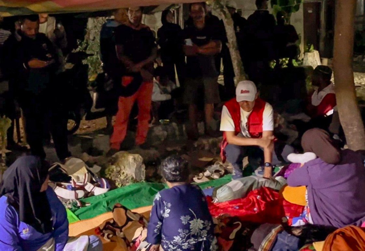 LambeSahamjja's tweet photo. banyak yang buzzer yang bilang ganjar 
pencitraan ke NTT
LAHHHH PENCITRAAN GINI DOANG PRABOWO KAGAK BISA NJIRRR https://t.co/0pB2CGme7l