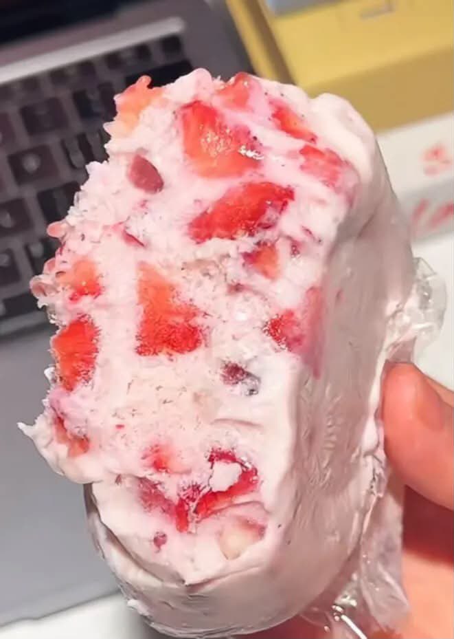 txtbuaya's tweet photo. RESEP DESSERT INI BENER-BENER PENYELAMAT SAAT NGIDAM MANIS! 🤤🍓
Bikinnya simpel banget dan anti gagal, cocok banget buat stok cemilan di rumah.￼ https://t.co/uCxppCqQqy