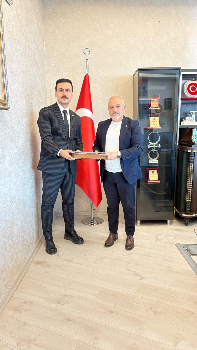 gunebakis02's tweet photo. TÜRKAV’dan, Cumhuriyet Başsavcısı’na Ziyaret

Türkiye Kamu Çalışanları Kalkınma ve Dayanışma Vakfı (TÜRKAV) Adıyaman İl Başkanı Yusuf Babar, Adıyaman Cumhuriyet Başsavcısı Özgür Celbek’i makamında ziyaret etti.
👇
https://t.co/3iVwE942H5
@mSencer1071 https://t.co/obLvoSsox1