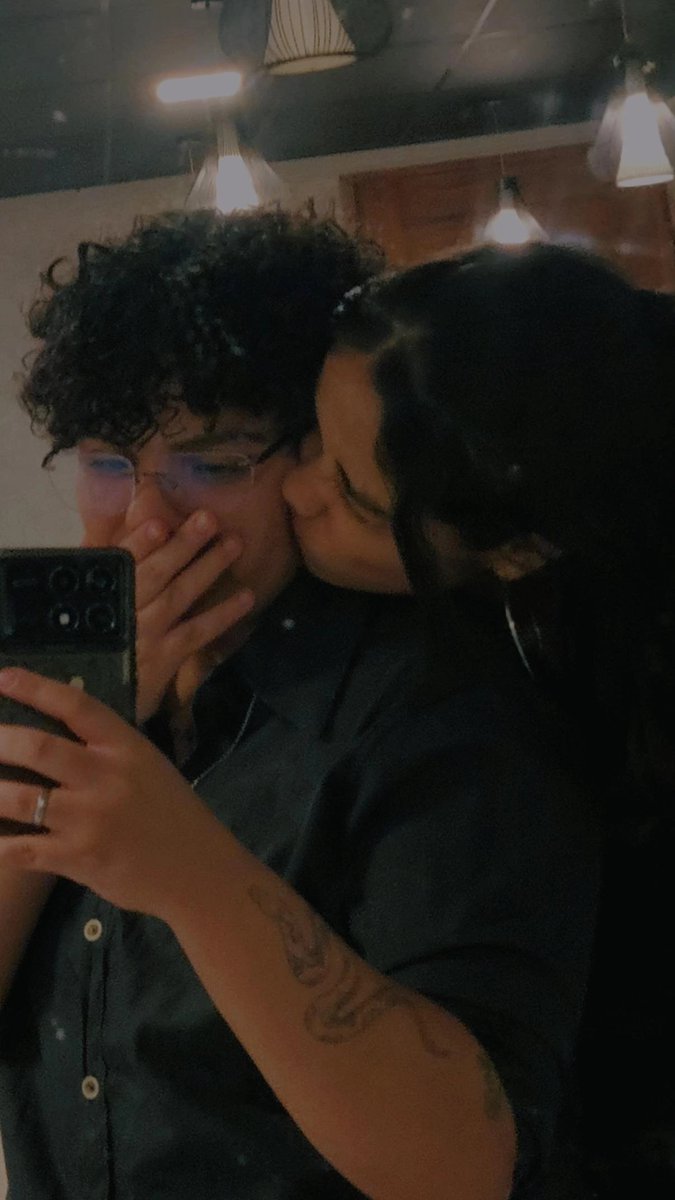 AckermanYumi's tweet photo. como começou / como estamos agora
(sim, começou cmg pedindo ajuda com uma menina q eu queria pegar https://t.co/DE2N4lVXBJ
