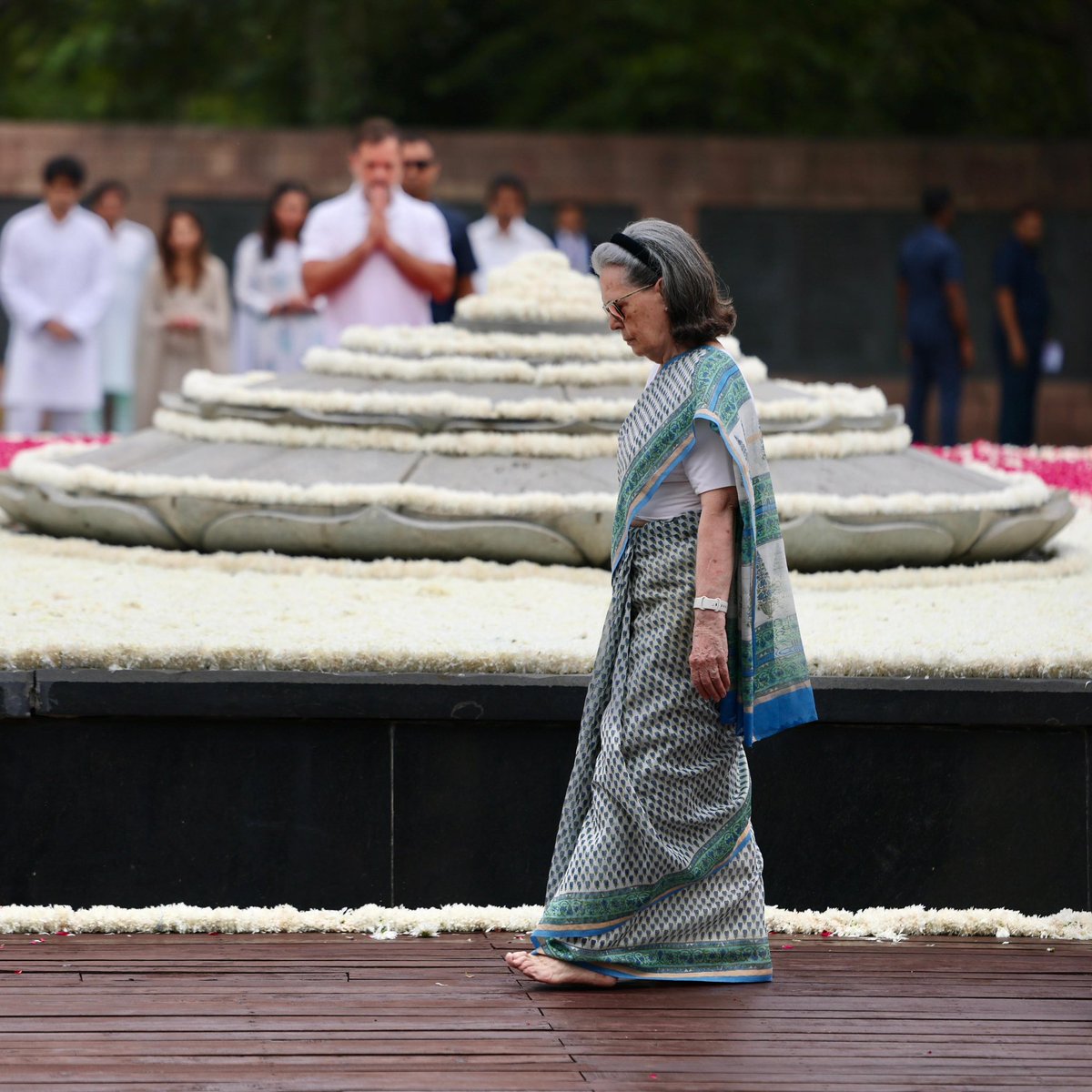 erbmjha's tweet photo. Gracious Sonia Gandhi went against the entire Congress &amp; forgave the killers of her husband Rajiv Gandhi but couldn't forgive PV Narsimha Rao.

Graciousness ki bhi seema hoti hai 💀 https://t.co/5BVHTZahIs