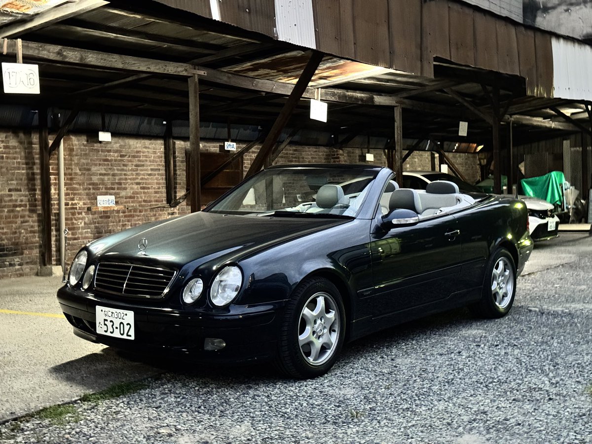 d_supply0721's tweet photo. 今のメルセデスの派手さはないが、ベンツベンツしていない点がいい。

車何乗ってるの？という質問に
型落ちのベンツで答えれる点もポイント。

能ある鷹はチンチンを隠すでしたっけ？ https://t.co/ycs01r3dPu