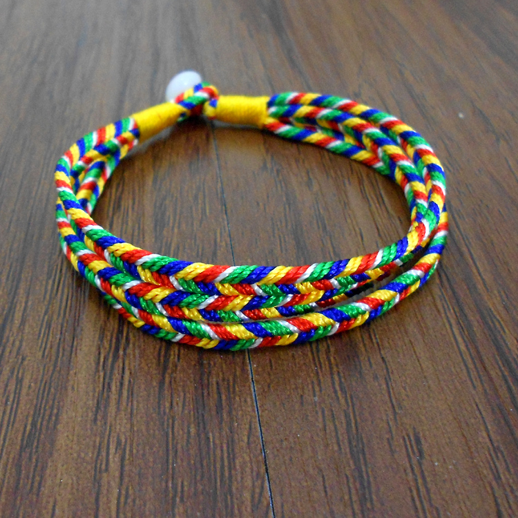 QuinnBurtosxq's tweet photo. He terminado mi pulsera tejida con hilos de colores! Un proyecto fácil y divertido para la tarde, perfecto para regalar o lucir. https://t.co/6PH7kdcg3i