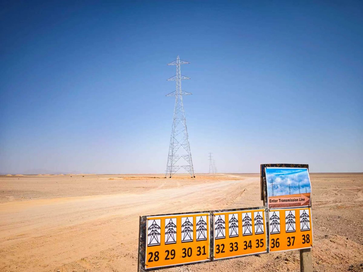 AmbLiaoLiqiang's tweet photo. اكتملت مؤخراً بنجاح عمليات تجميع كافة أبراج توربينات الرياح الخاصة بمشروع طاقة الرياح البرية بقدرة 1.1 جيجاوات في منطقة خليج السويس بمصر؛ وهو المشروع الأكبر من نوعه للطاقة البرية قيد الإنشاء حالياً في البلاد، وتتولى تنفيذه شركة صينية.
وبعد تشغيل المشروع، من المتوقع أن يوفر أكثر من 4.3 مليار كيلوواط/ساعة من الكهرباء النظيفة والخضراء سنويًا، بما يضخ زخمًا جديدًا في تنمية الطاقة الخضراء في مصر.
#التعاون_الصيني_المصري #الطاقة_النظيفة #التنمية_الخضراء