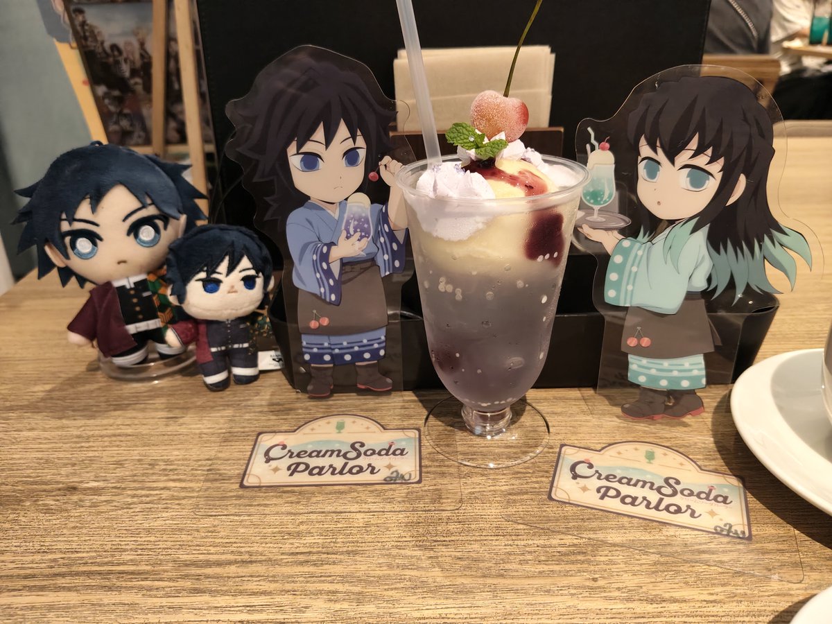 shima_4562's tweet photo. 義勇さんのも飲みたいけれど。

#鬼滅の刃クリームソーダパーラー https://t.co/r74tFtsHdu