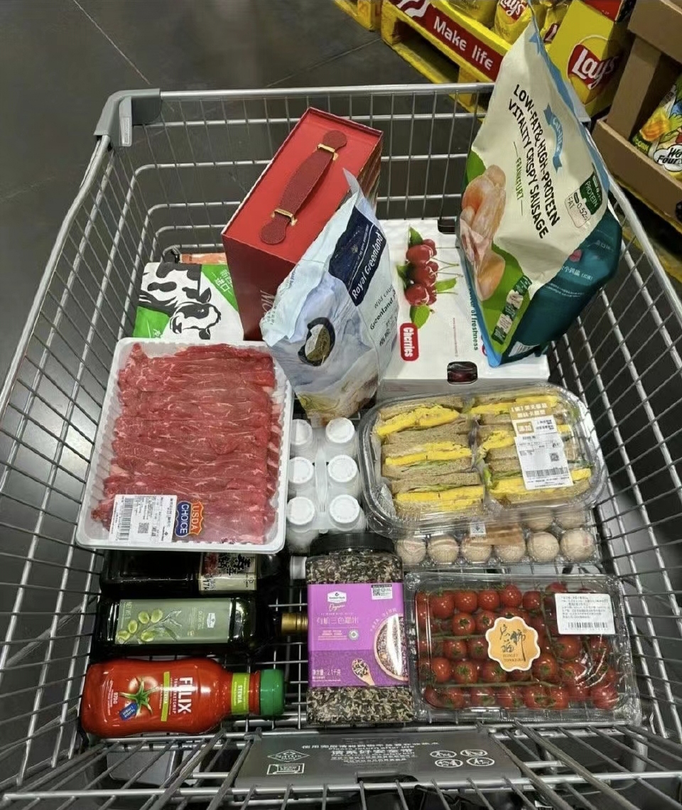 Rahulsa83056983's tweet photo. Stocked up on cold drinks, late-night snacks and emergency essentials for this weekend!  No need to run far when you need a quick pick-me-up. Stop by our store, open till 2AM. https://t.co/c94VY2Deve
