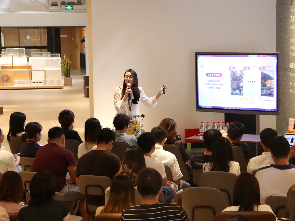 Andrieu25317605's tweet photo. Just wrapped up an awesome 3-hour digital marketing strategy lecture with industry pro Sarah! Learned actionable tips to boost brand engagement, and connected with fellow passionate marketers. Grateful for this valuable experience!， https://t.co/003CYsk05K