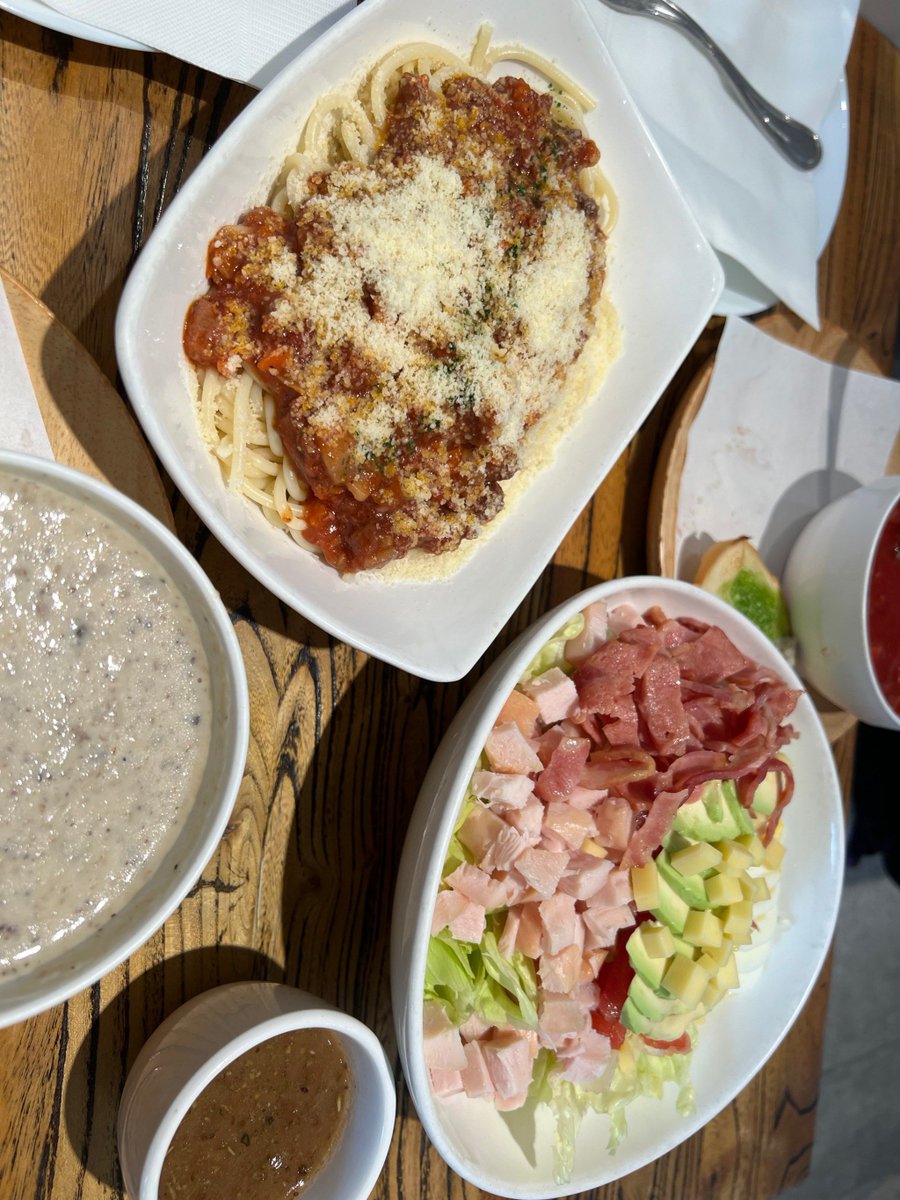 KasmKoak6's tweet photo. Just had the perfect cozy lunch: warm veggie soup with crusty whole grain bread and a side of fresh strawberry slices. Simple, tasty, and so satisfying! https://t.co/MZ9GYZCjyO