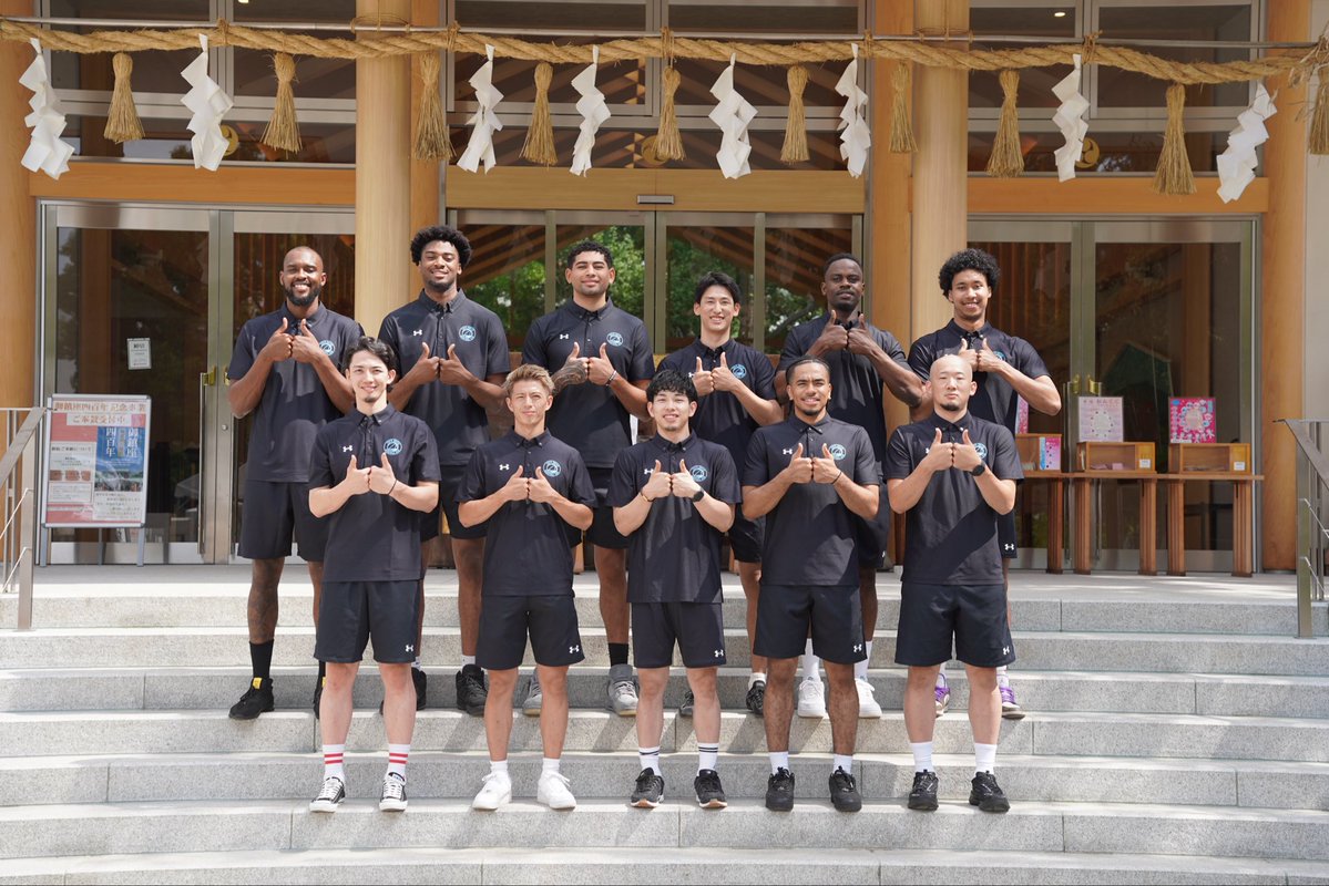 TUBCofficial's tweet photo. ［ 活動報告📝 ］8/19(水)富岡八幡宮にて2026-27シーズン開幕に向けた必勝祈願を行いましたのでご報告いたします🫱🏻‍🫲🏼

🔗レポートはこちら
https://t.co/gPyECbada2

必勝祈願後は選手・スタッフ全員で門前仲町のお店などにご挨拶させていただき、ポスター掲示のお願いなどを実施しました🫱🏻‍🫲🏼❤️‍🔥#TUBC https://t.co/4v9ehAlyf0
