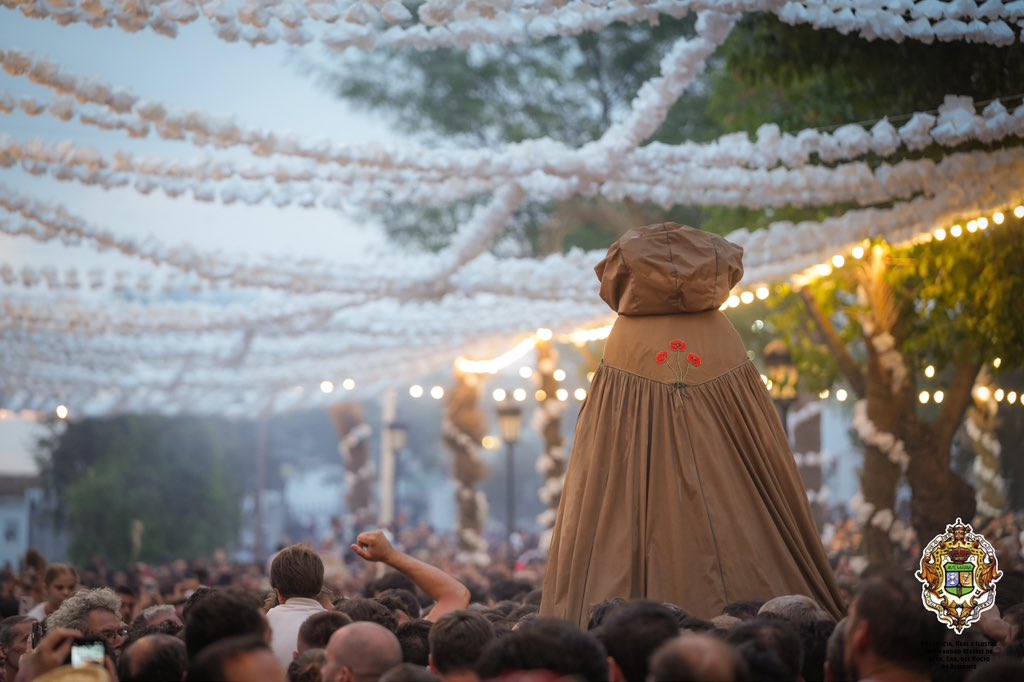 hdadmatrizrocio's tweet photo. Siendo Reina del mundo, Rocío, dueña y señora, como una campesina va de Pastora.

¡Viva la Virgen del Rocío! ¡Viva la Patrona de Almonte!

#VenidaRocío26 https://t.co/OdaMSeUVvU