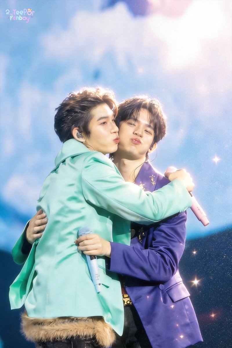 2_teeporFanboy's tweet photo. ⋆·˚ ༘ ໒꒱  บรรยากาศเหมือนตกอยู่ในภวังค์ ☁️✨🐶🐻‍❄️

🎼ขอบคุณวันนี้ที่จะเคียงข้างฉัน
ขอบคุณที่มีกันและกัน
ขอบคุณดาวบนฟ้านับร้อยพัน
ที่ทำให้ฉันและเธอได้พบกัน 🎶

#twnpich | #porsuppakarn  

DUANG GO ROUND DAY1
#DuangConcertDay1

#DuangWithYouSeries #ด้วงกับเธอSeries #MandeeWork https://t.co/BvBehrHemd