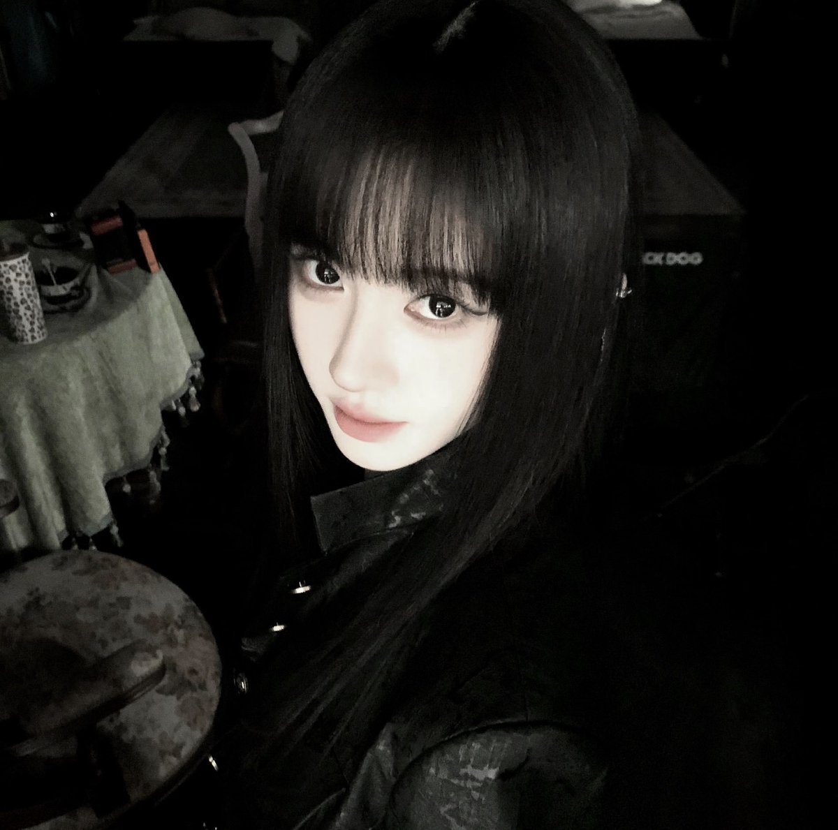 Harin0623xx's tweet photo. 블랙과 완벽하게 어울리는 사람
#쥐징이 #鞠婧祎 #JuJingYi https://t.co/WjUzsn7UCx