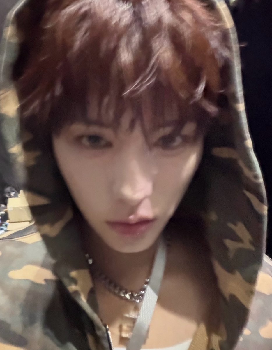 Clooooud_0615's tweet photo. 어웅🐺 https://t.co/AkDlgYHoCh