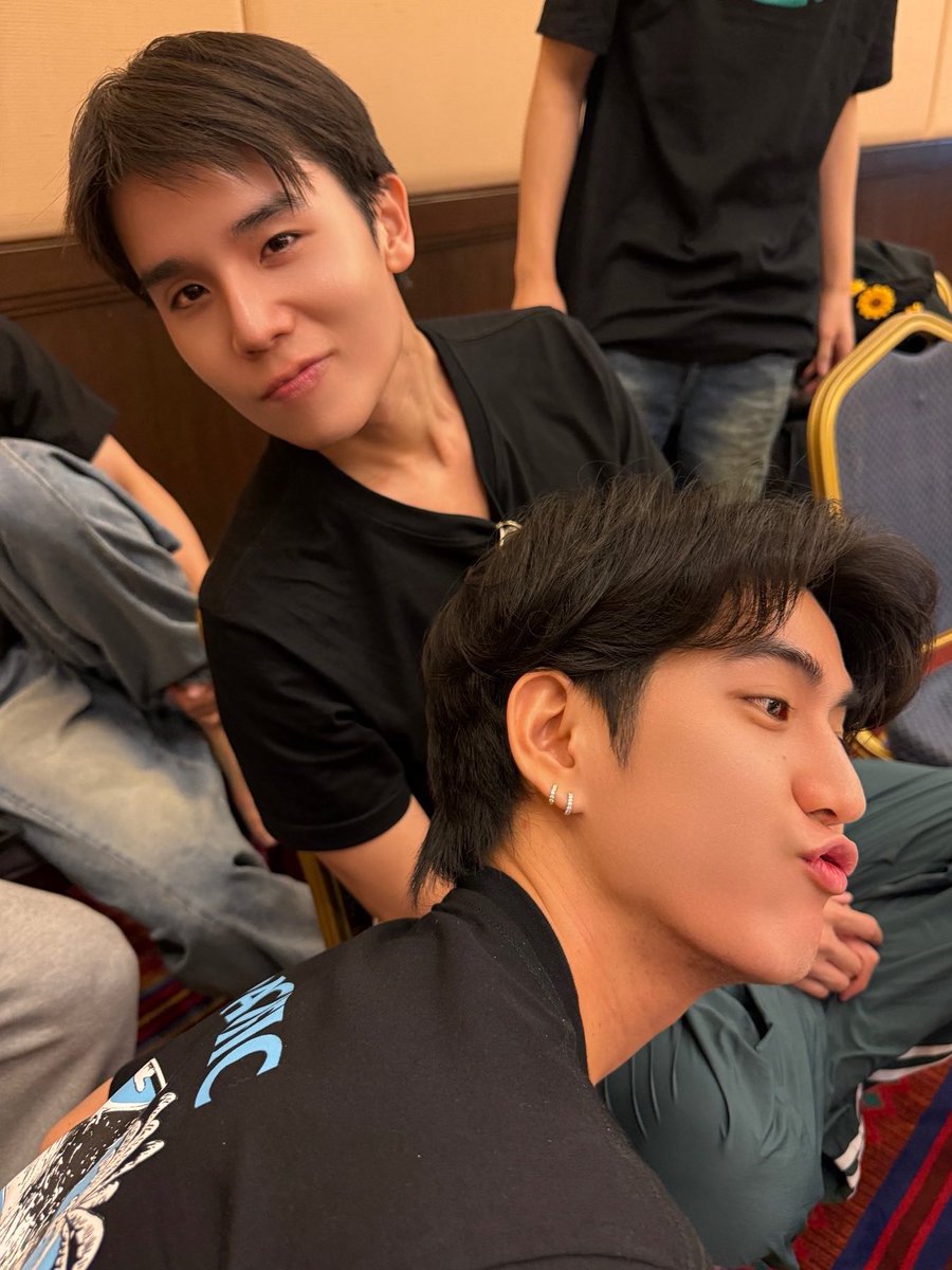 iseasunshine_'s tweet photo. พี่ตำหนวดกับน้องแก้มหอม 😳 https://t.co/S2p0jGLYNs