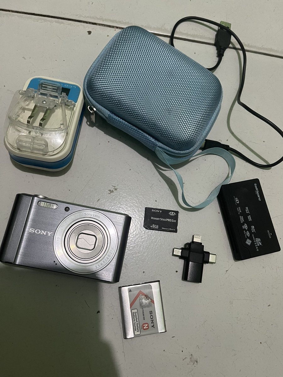 hoonsuk1404's tweet photo. wts digicam kamera sony cybershoot dsc w810 seri paling best seller nya

buat foto alam, potret, zoom baguss bgt gaiss buruan di take!!
Dpt smua yg ada di foto

Banyak pilihan filternya jugaa
Bisa via oren + admin 10%
COD jakbar

#zonauang  #zonabu wtt wts wtb sony canon ixus dsc https://t.co/5Bk7J382en