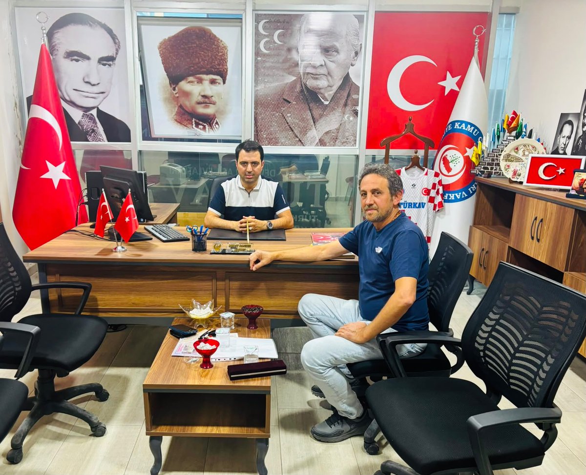turkavelazig's tweet photo. Elazığ Milli Eğitim Müdürlüğü bünyesinde görev yapan Sayın Hakan Poyraz TÜRKAV Elazığ Şubesi vakıf binamızda hayırlı olsun ziyaretinde bulundular. 

Nazik ziyaretlerinden dolayı Sayın Hakan Poyraz’a teşekkür ediyor sağlık ve esenlikler diliyoruz. https://t.co/jYCzBBPjob