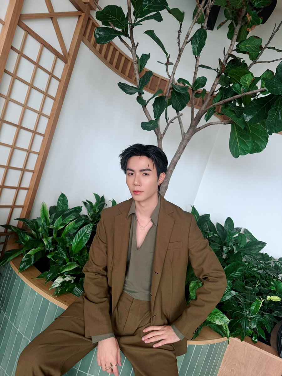 iLeang21's tweet photo. วันนี้กับบทบาทใหม่ คุณกรรมการสุดหล่อ ฝากส่งกำลังใจให้คุณพึกด้วยน้า 

#ELLERunway
#ELLEMENRunway
#ModelSearch #ZeePruk https://t.co/VbaSG5iWwB