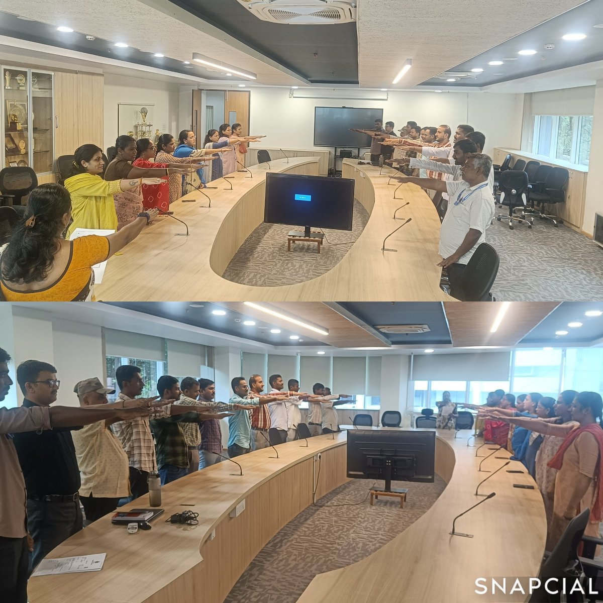 DCPTrEastBCP's tweet photo. ಈ ದಿನ ಸಂಚಾರ ನಿರ್ವಹಣಾ ಕೇಂದ್ರದಲ್ಲಿ ' ಸದ್ಭಾವನಾ ದಿನಾಚರಣೆಯ ' ಅಂಗವಾಗಿ ಅಧಿಕಾರಿಗಳು ಮತ್ತು ಸಿಬ್ಬಂದಿಯವರಿಂದ ಪ್ರತಿಜ್ಞಾ ವಿಧಿಯನ್ನು ಸ್ವೀಕರಿಸಲಾಯಿತು. https://t.co/LhaMyvQUYL