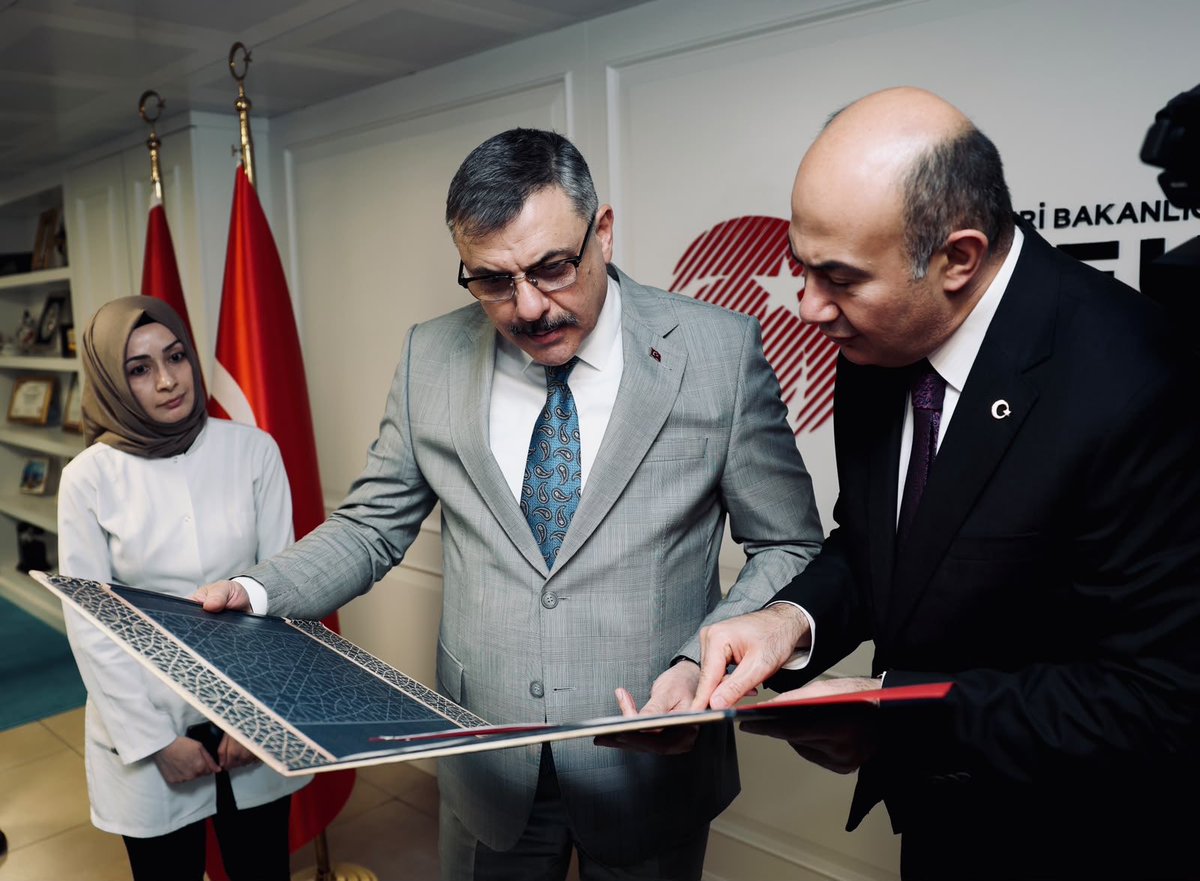 TCNufus's tweet photo. İçişleri Bakanımız Sayın Mustafa ÇİFTÇİ, Genel Müdürlüğümüzü ziyaret etti. 

Gerçekleştirilen ziyaret kapsamında Genel Müdürlüğümüz tarafından yürütülen çalışmalar ve vatandaşlarımıza sunulan kamu hizmetlerinin etkinliğinin artırılmasına yönelik değerlendirmelerde bulunuldu.

Heyecanımızı ve çalışma azmimizi arttıran Sayın Bakanımıza ziyaretleri ve teşkilatımıza verdiği destekten dolayı şükranlarımızı sunarız.

#HayatınızınHerAnında