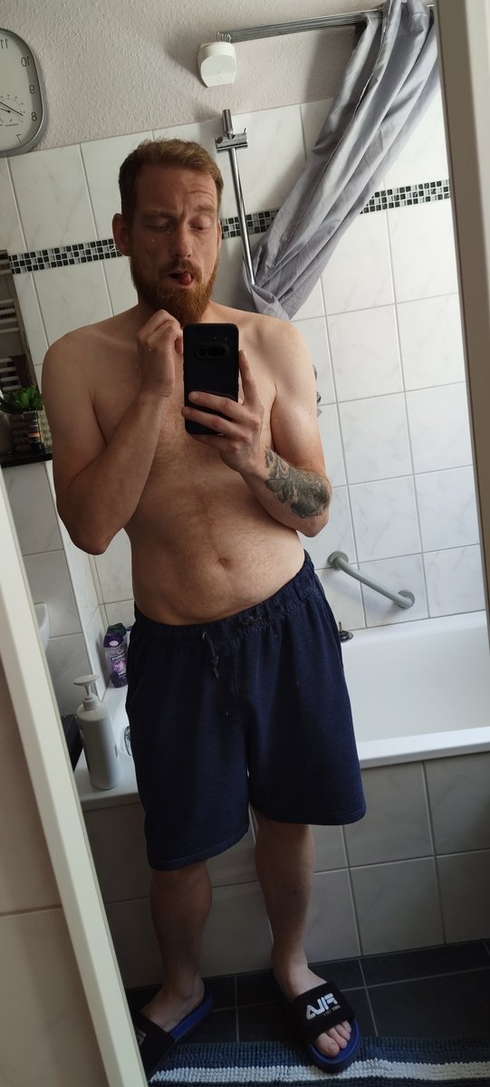 rick89634661's tweet photo. What a beautiful cold morning after all that sunshine 🌞
#gay #nrw #ginger #beard #mirror https://t.co/qmabMjTfXC