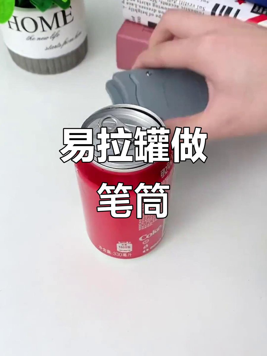 MadisonBrewycz's tweet photo. Transformé una lata de refresco vieja en un organizador de lápices, súper fácil y genial para ahorrar. https://t.co/TrhZYALBYi