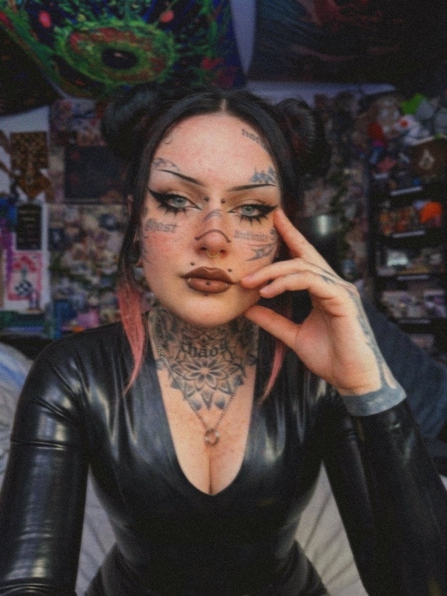 FindomMonster's tweet photo. Guten morgen meine kleinen Bückstücke! Ihr lasst euch aber mächtig Zeit mit den Regalen! Ihr enttäuscht mich!!! https://t.co/pvwJxvK8RC