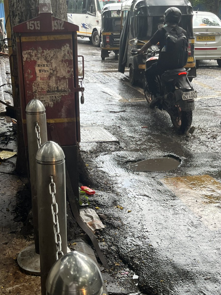 maneesh_bhatia's tweet photo. @mybmcWardL @AshwiniBhide @mybmc pathetic condition of footpaths   Impossible to walk . Road sides full of potholes . Kindly pls resolve 
Loaction - entry of nahar Amrit Shakti , Chandivali https://t.co/c9Ydggxnbe