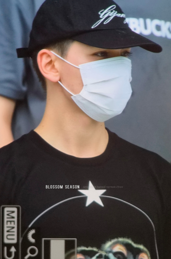 AboutMusicYT's tweet photo. Vernon of SEVENTEEN has officially enlisted in the army. He is expected to be discharged on May 19, 2028. https://t.co/sNLgXgWVn0