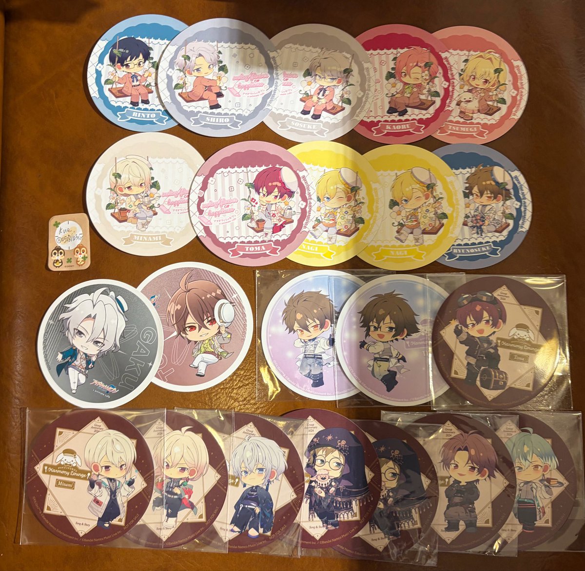 05281123sr's tweet photo. 【交換・譲渡】アイドリッシュセブン アイナナ アニメイトカフェ アニカフェ Luminous Palette Celebration Harmony Lounge

譲》1〜3枚目

求》百　千　(4枚目画像参照)
or 定価＋送料 (※今弾楽のみ譲渡不可)
コースター300円で譲渡可

本日池袋手渡し>22日幕張メッセ手渡し>後日都内千葉県郵送 https://t.co/lPuRek3ev5
