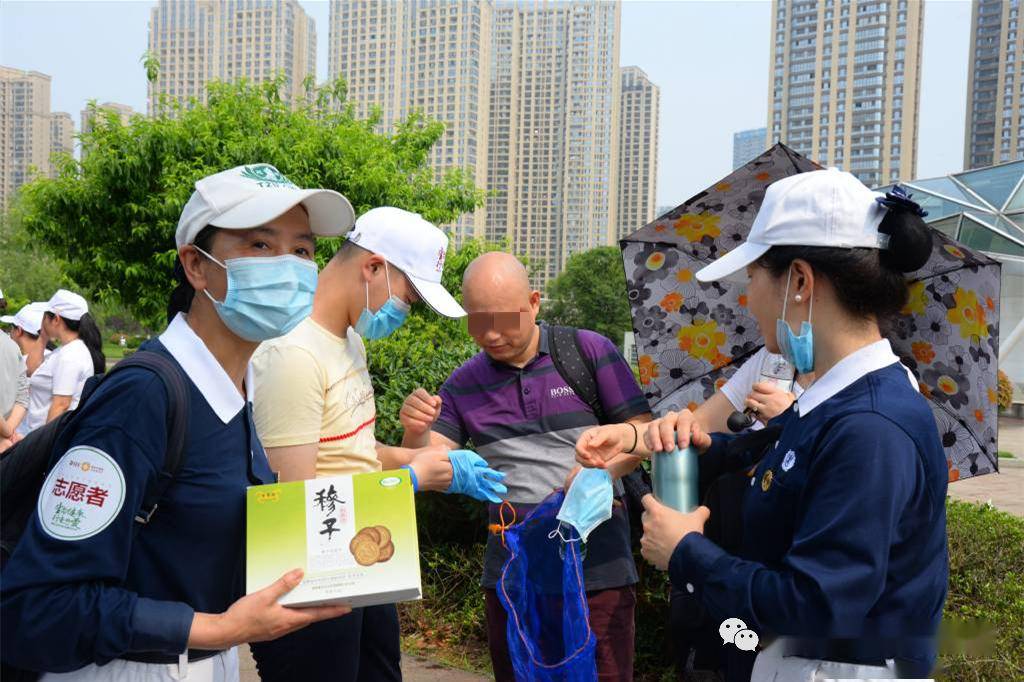 ColeNewsted's tweet photo. Join our neighborhood spring clean-up this Saturday 9AM at Central Park! Gloves u0026 bags provided—meet new locals while sprucing up our community. See you there!， https://t.co/a6PT2WYQQK