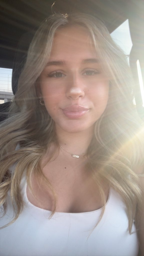 GoddessJoyyyyy's tweet photo. Hair done, makeup done… now open your wallet like a good boy 😽 https://t.co/T19wwCogFT