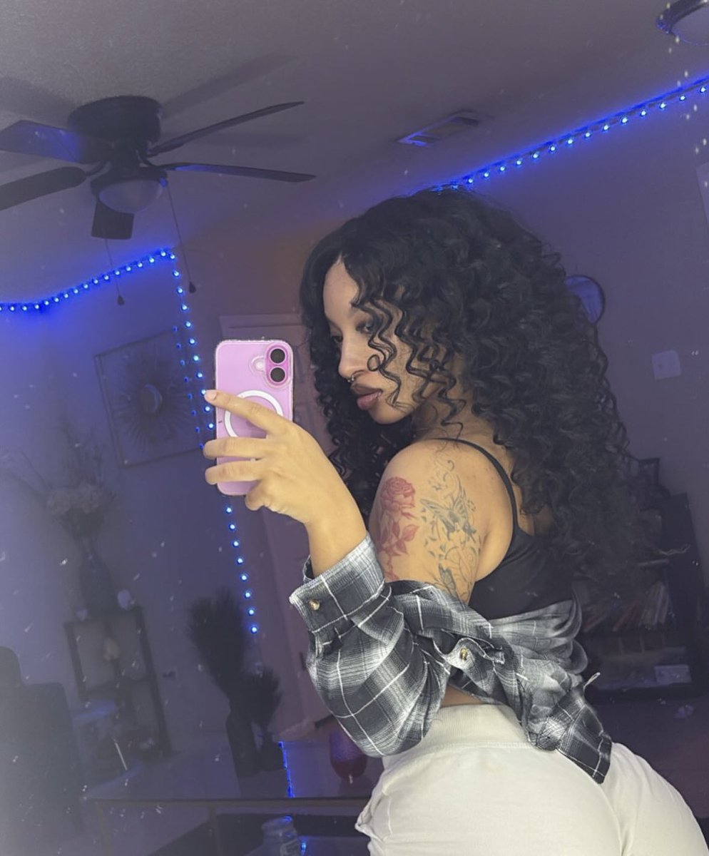 Brendafindom1's tweet photo. If you’re serious about serving my wallet, don’t make me ask twice. 💸💖 💦

#Findom #Cuck #FaceTime #Live #Drain #Sexting #Cock https://t.co/nizlg5Qkvg