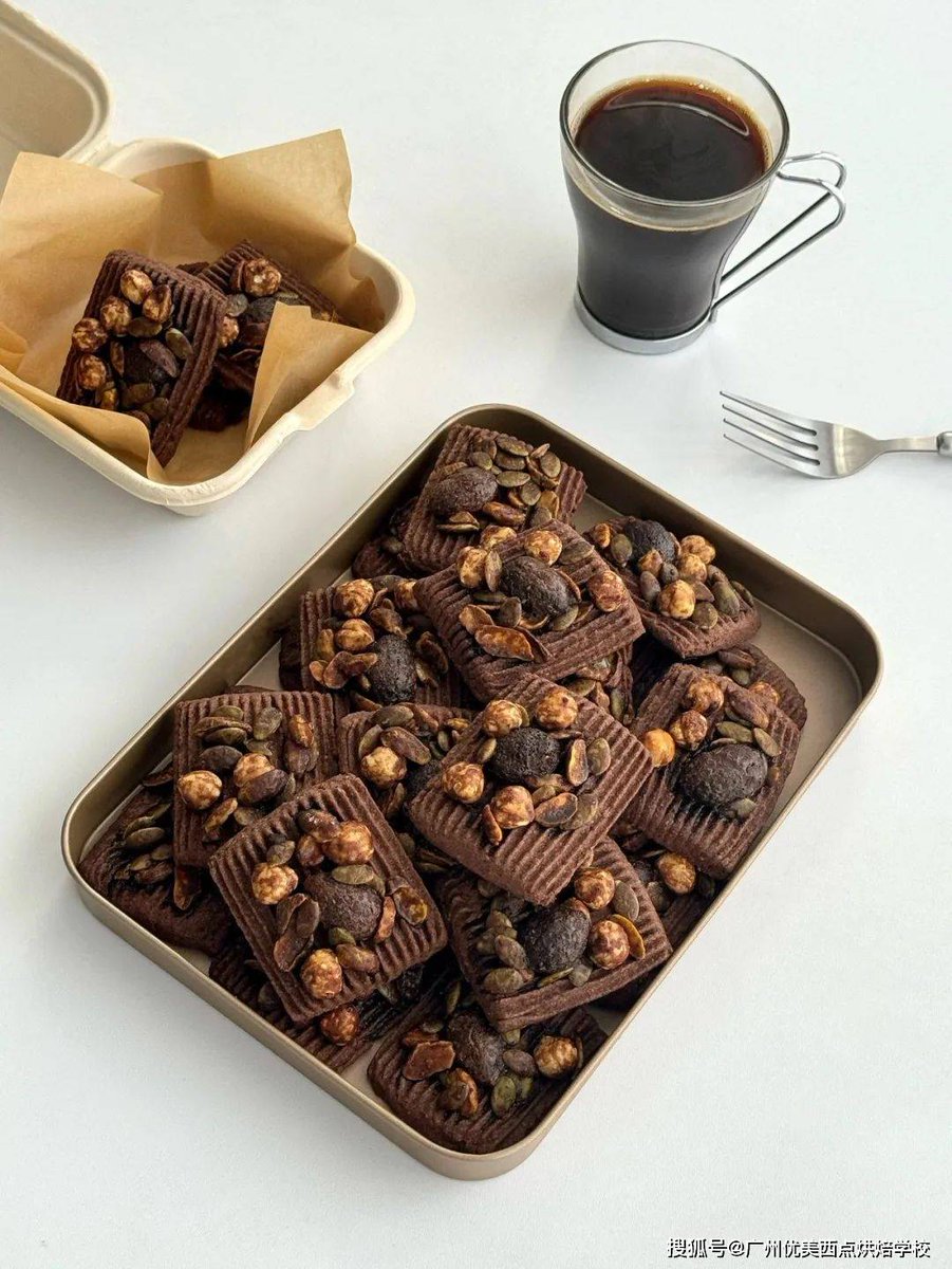 BrandonDesign25's tweet photo. [Warmest part of today Baking chocolate cookies with my little sister, flour all over our hands and laughter in the air. No fancy plans, just this perfect messy family moment.]， https://t.co/Y0SaY8o3Rb
